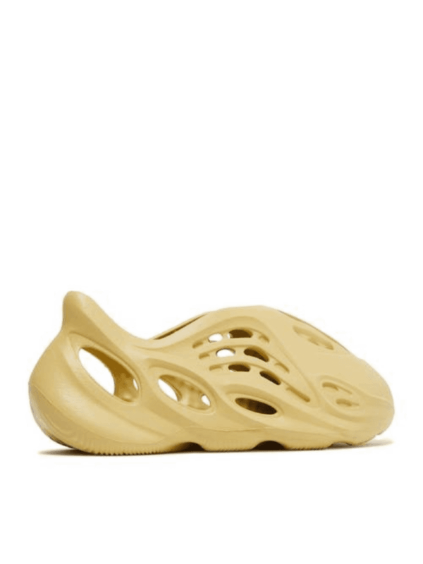 Yeezy Foam Runner Kids 'Sulfur' - Image 3