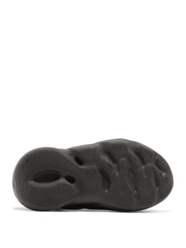 Yeezy Foam Runner Kids 'Onyx' - Image 4