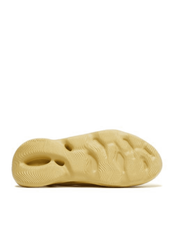 Yeezy Foam Runner Kids 'Sulfur' - Image 4