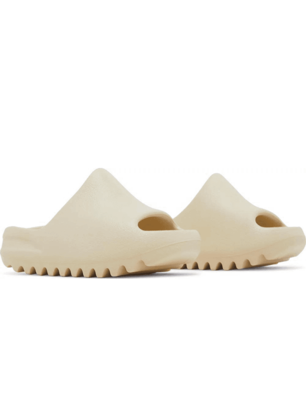 Yeezy Slides Kids 'Bone' 2022 - Image 4