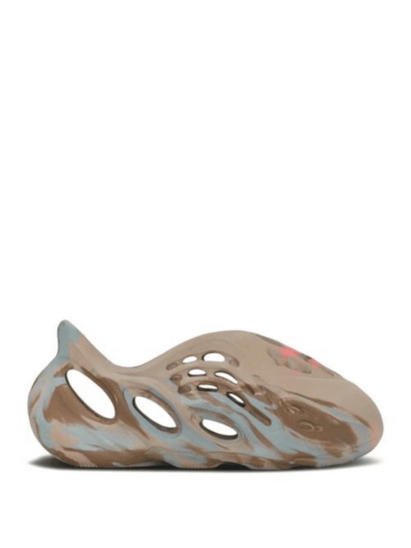 Yeezy Foam Runner Kids 'MX Sand Grey'.