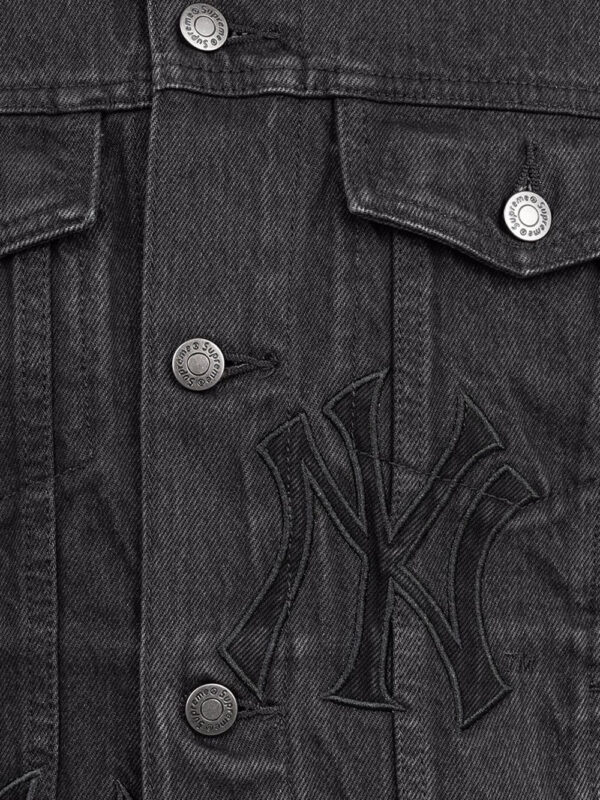 Supreme  x New York Yankees denim trucker jacket - Image 2
