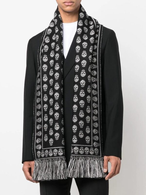 Alexander McQueen  skull-knit fringed scarf