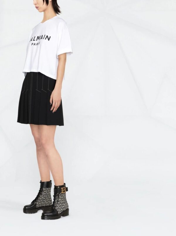 Balmain  cropped logo-print T-shirt - Image 4