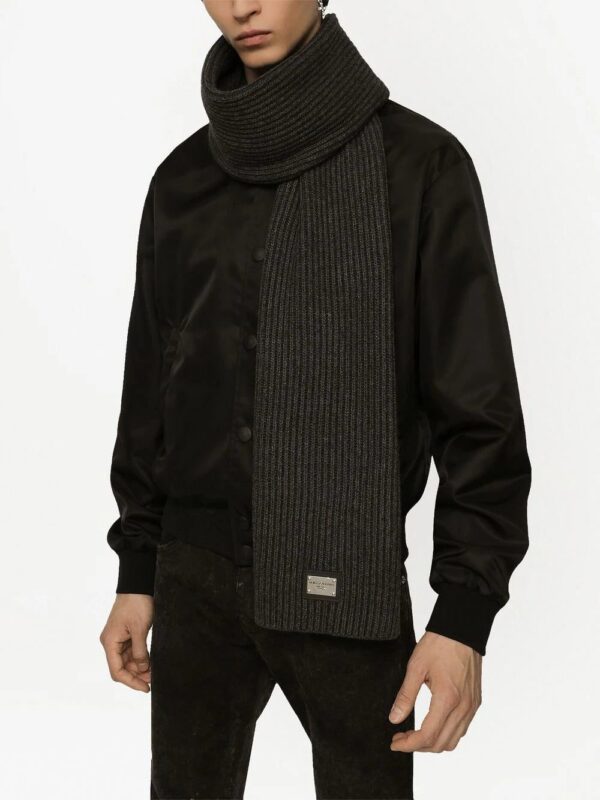 Dolce & Gabbana  DG Essentials logo-patch knitted scarf - Image 2