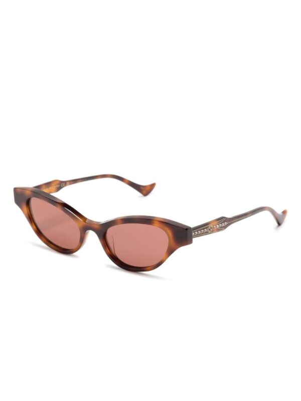 Gucci Eyewear logo-engraved cat-eye sunglasses - Image 2