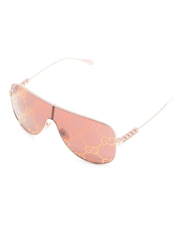 Gucci Eyewear logo-lettering mask-frame sunglasses - Image 2