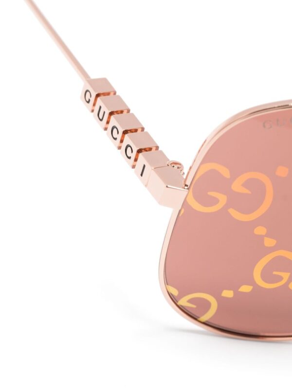 Gucci Eyewear logo-lettering mask-frame sunglasses - Image 3