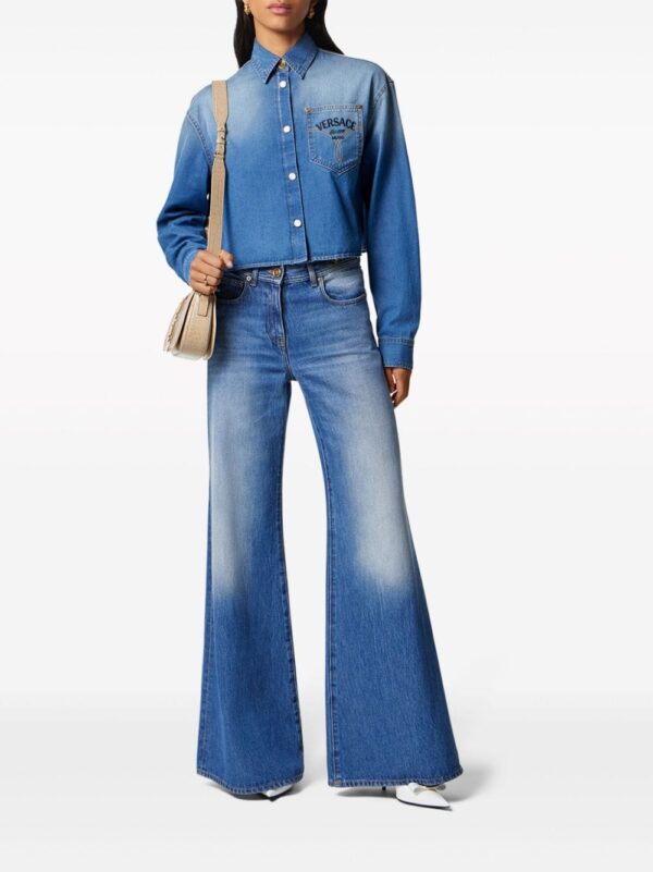 Versace logo-embroidered cropped denim shirt - Image 2