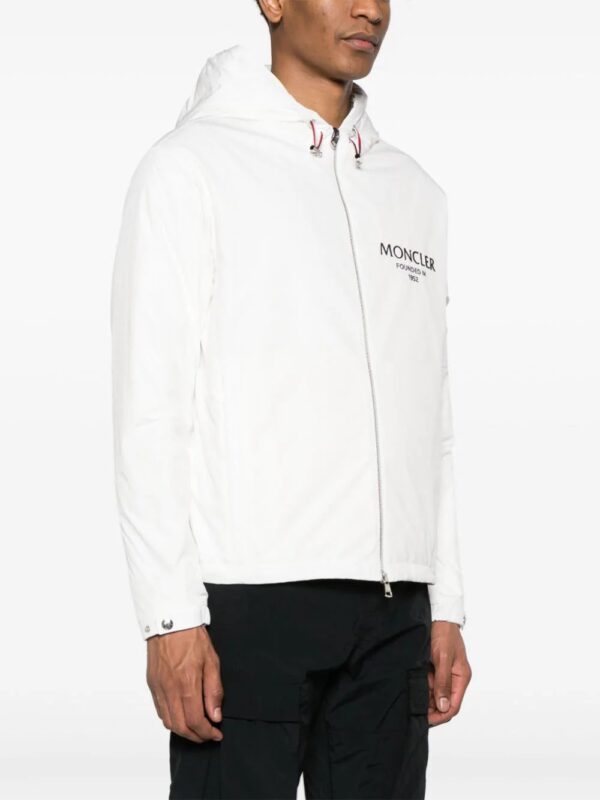 Moncler  logo-lettering hooded puffer jacket - Image 3