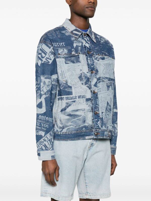 Versace Jeans Couture  magazine-print denim jacket - Image 3