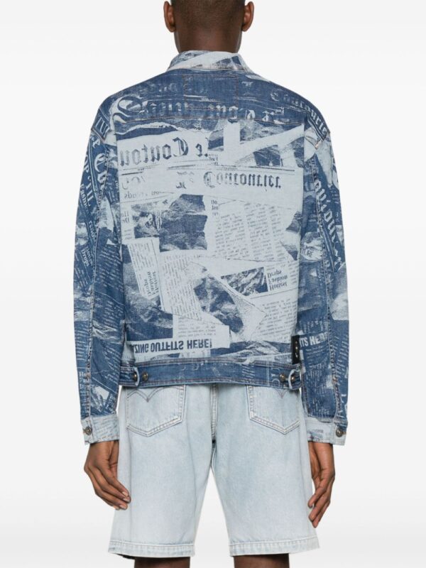 Versace Jeans Couture  magazine-print denim jacket - Image 4
