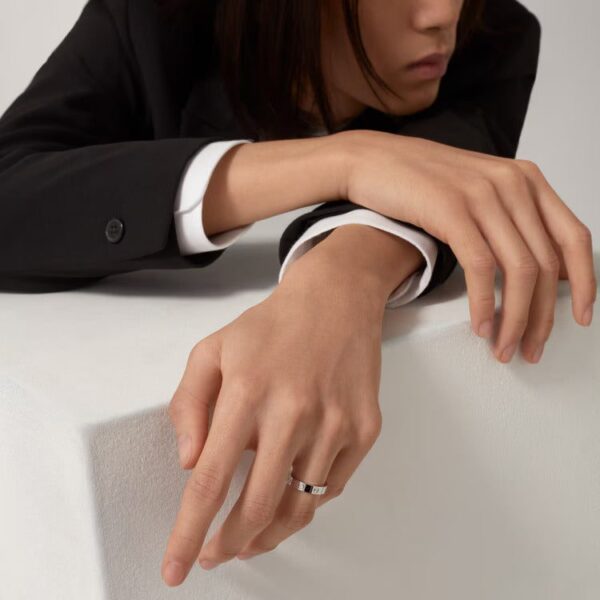 Cartier LOVE ring, small model, 1 diamond - Image 4
