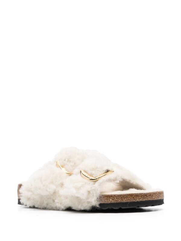 Birkenstock  buckle-fastening shearling slides - Image 2