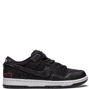 Nike SB Dunk Low sneakers