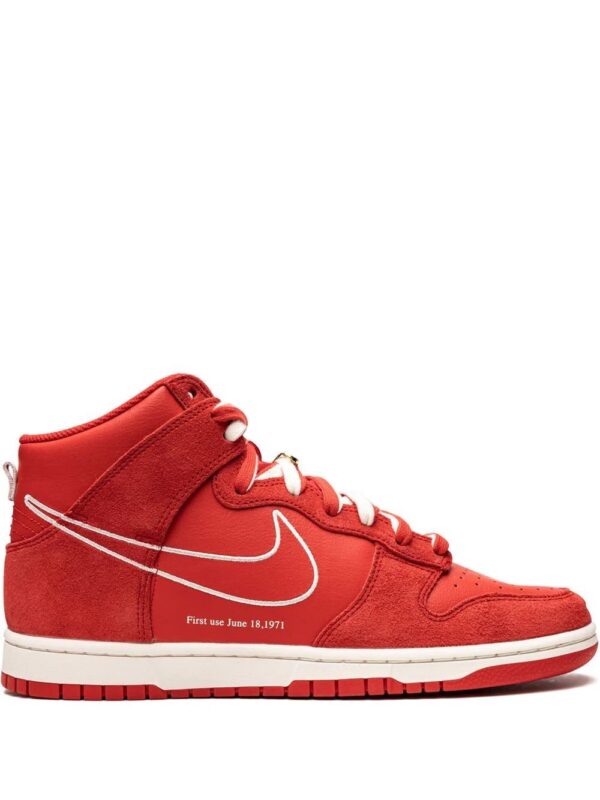 Nike  Dunk Hi SE sneakers