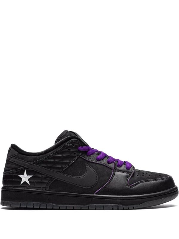 Nike  x Familia Skateshop x First Avenue SB Dunk Low sneakers