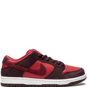 Nike SB Dunk Low sneakers