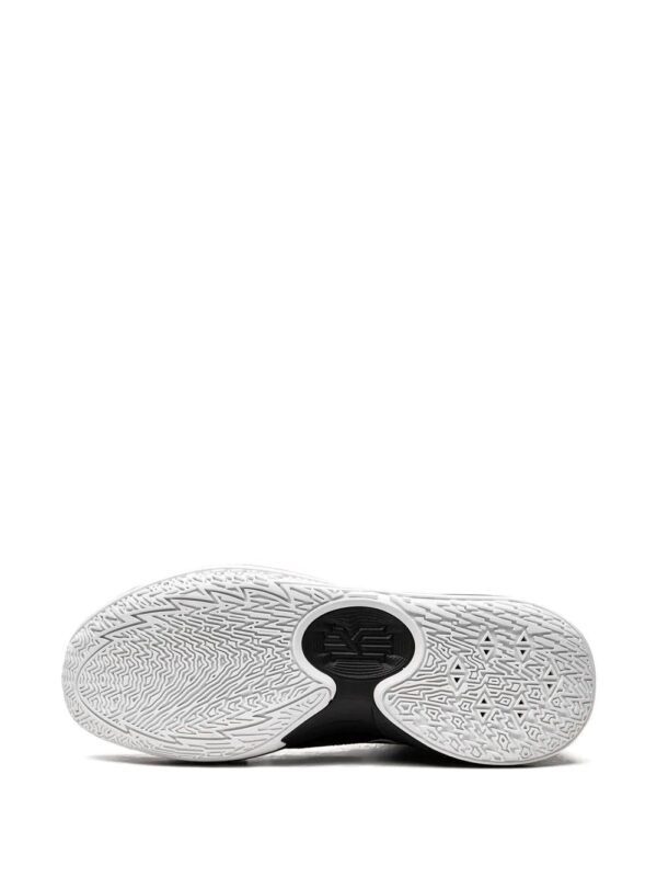 Nike  Kyrie Low 5 sneakers - Image 4
